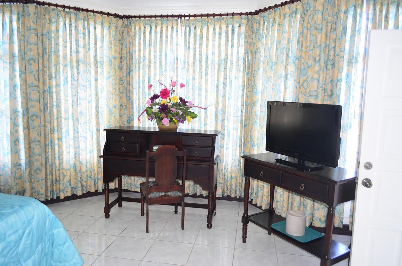 Pink Rock Inn Bed And Breakfast Ocho Rios Luaran gambar